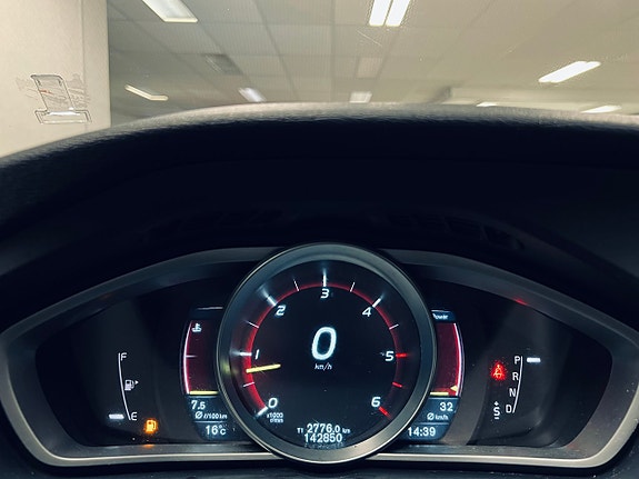 Volvo V40 Cross Country 18 of 26
