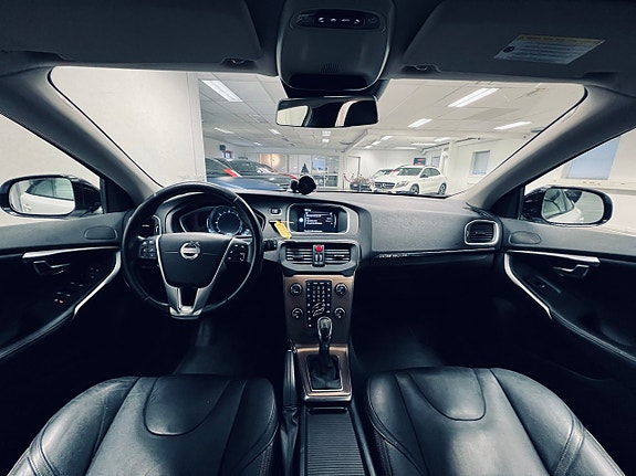 Volvo V40 Cross Country 9 of 26