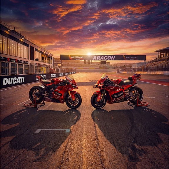 Ducati Panigale V4 Márquez 2025 World Champion Replica 4 of 10