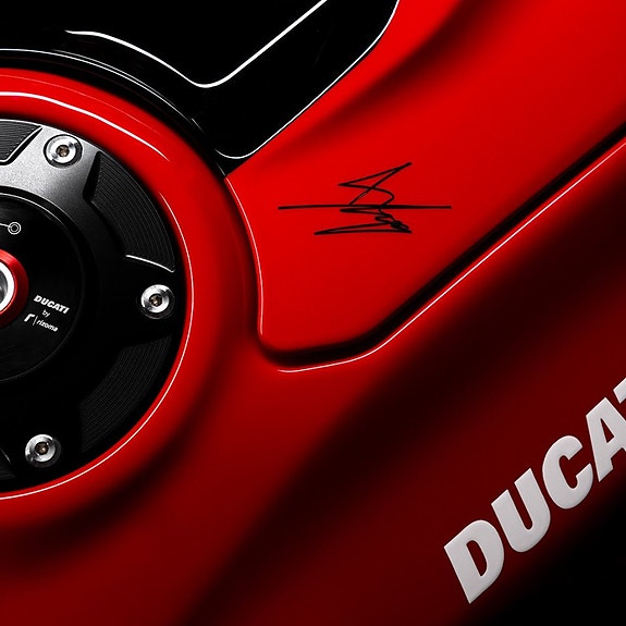 Ducati Panigale V4 Márquez 2025 World Champion Replica 8 of 10