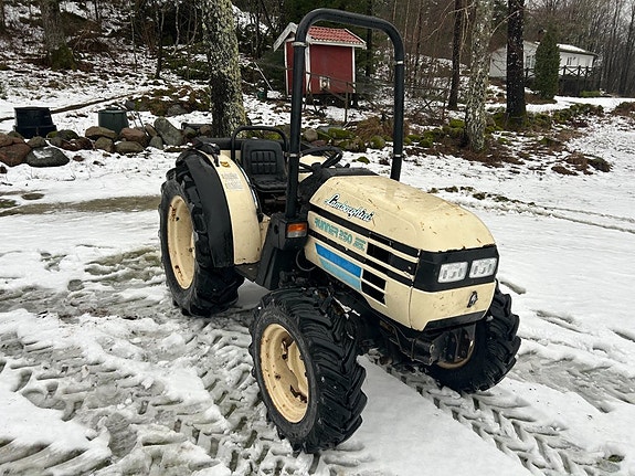 Minitraktor 4WD (Låga timmar) Lamborghini 250 (4WD )Runner