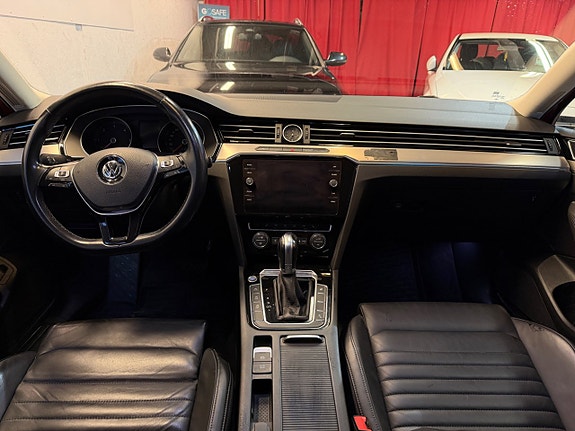 Volkswagen Passat 11 of 15