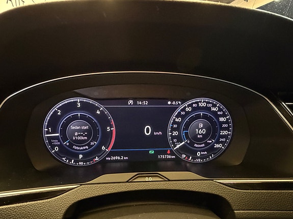 Volkswagen Passat 13 of 15