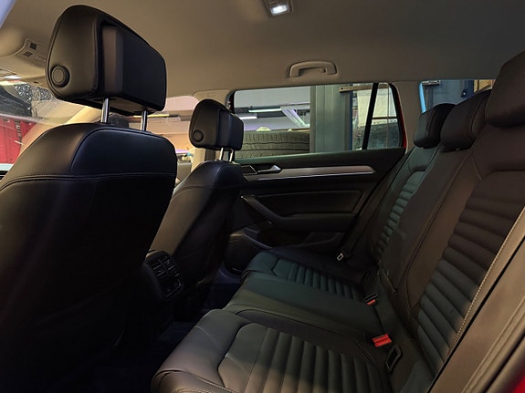 Volkswagen Passat 9 of 15