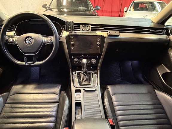 Volkswagen Passat 10 of 15