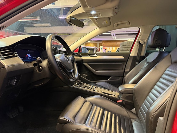 Volkswagen Passat 8 of 15