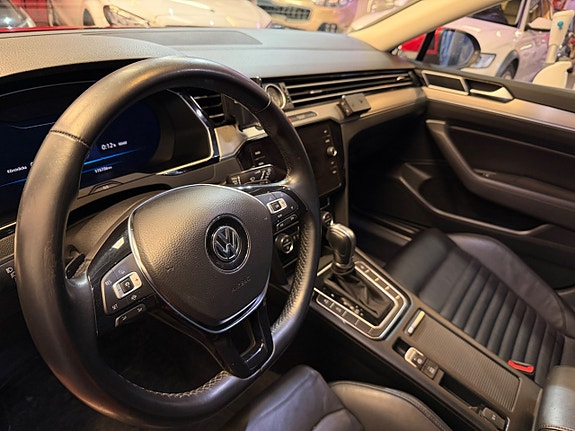 Volkswagen Passat 11 of 15