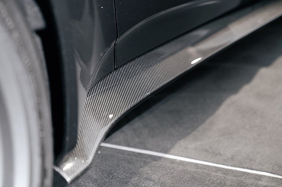 Aston Martin Vantage 9 of 21