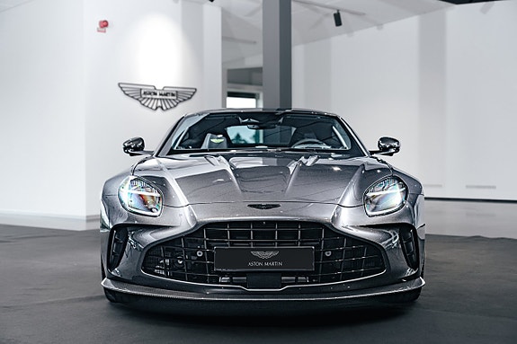 Aston Martin Vantage 4 of 5
