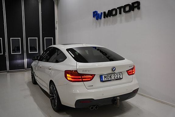BMW 330d 4 of 5