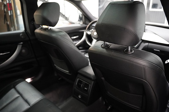 BMW 330d 19 of 21