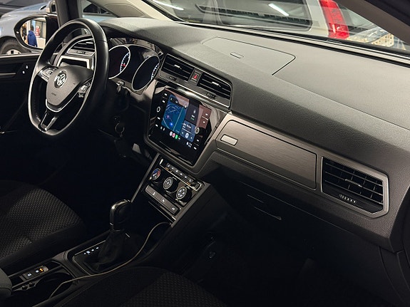 Volkswagen Touran 17 of 26
