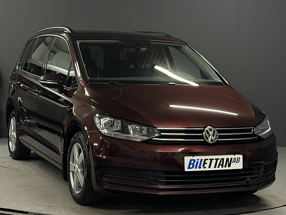 Volkswagen Touran 2 of 5