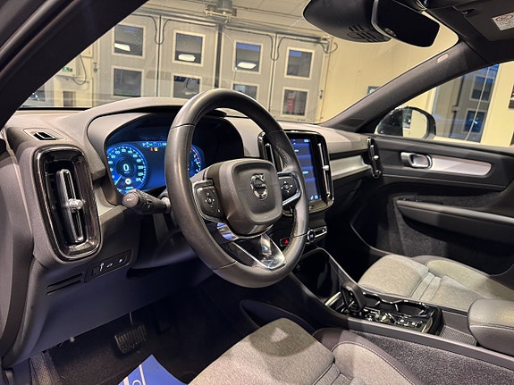 Volvo XC40 7 of 27