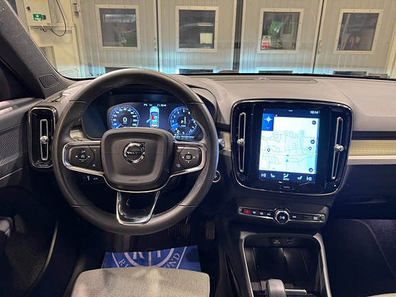 Volvo XC40 8 of 27