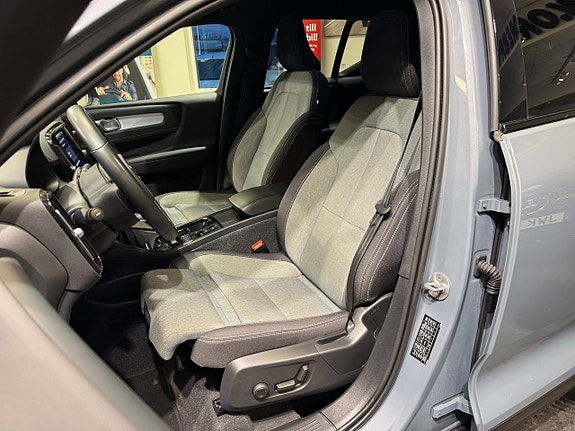 Volvo XC40 10 of 27