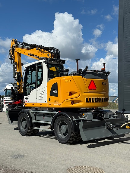 Liebherr A914 2 of 3