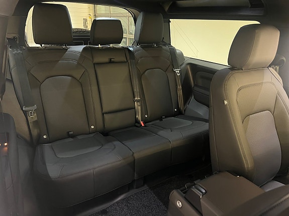 Land Rover Defender 90 13 of 15