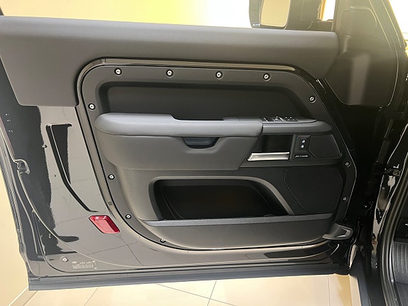 Land Rover Defender 90 12 of 15