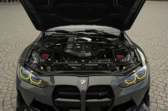 BMW M4 4 of 5