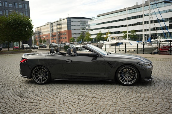 BMW M4 2 of 5
