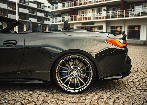 BMW M4 4 of 5
