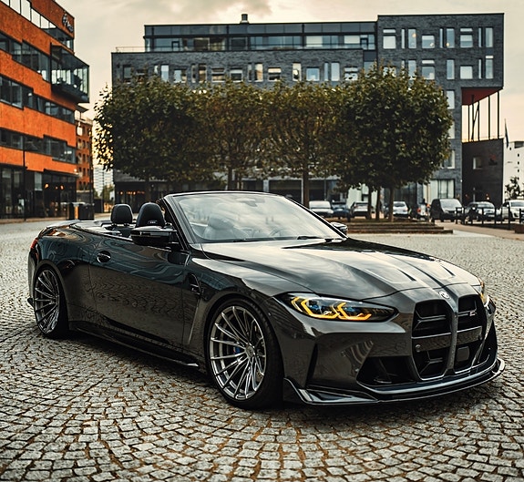 BMW M4 3 of 5