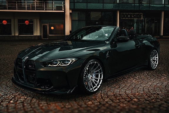 BMW M4 2 of 5