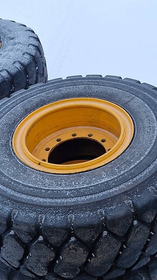 Begagnade kompletta hjul 20.5r25 till 4400 L70 L90 L90B