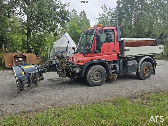 MB Unimog med vikplog och annan utrustning (389,000:- ex mom
