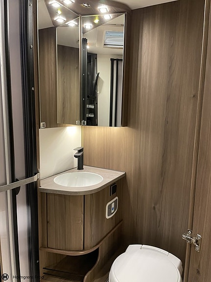 Kabe Imperial Travel Master Intergrated 830 LGB 11 of 13