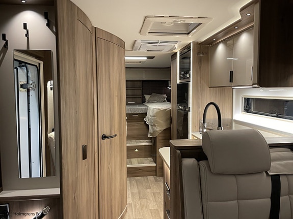 Kabe Imperial Travel Master Intergrated 830 LGB 9 of 13