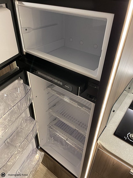 Kabe Imperial Travel Master Intergrated 830 LGB 10 of 13