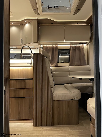 Kabe Imperial Travel Master Intergrated 830 LGB 5 of 13