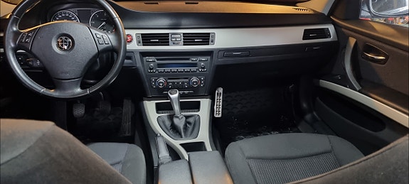BMW 320d 3 of 5