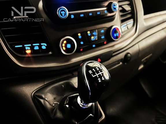 Ford Transit Custom 9 of 12