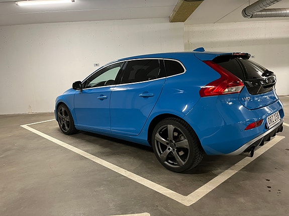 Volvo V40 3 of 5