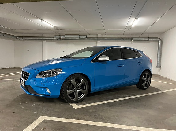Volvo V40 2 of 5