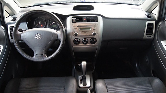 Suzuki Liana 7 of 10