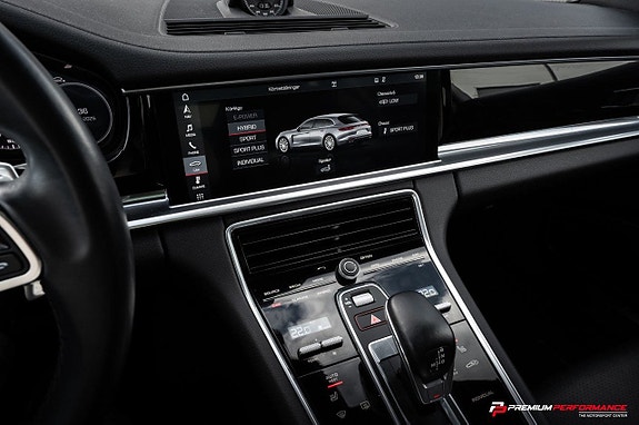 Porsche Panamera 4 15 of 29