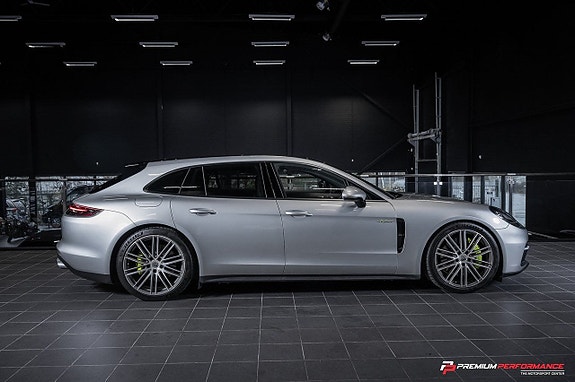 Porsche Panamera 4 3 of 5