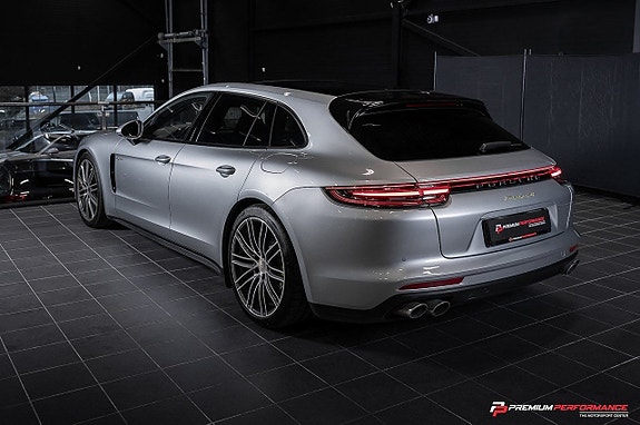 Porsche Panamera 4 2 of 5