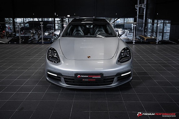 Porsche Panamera 4 4 of 5