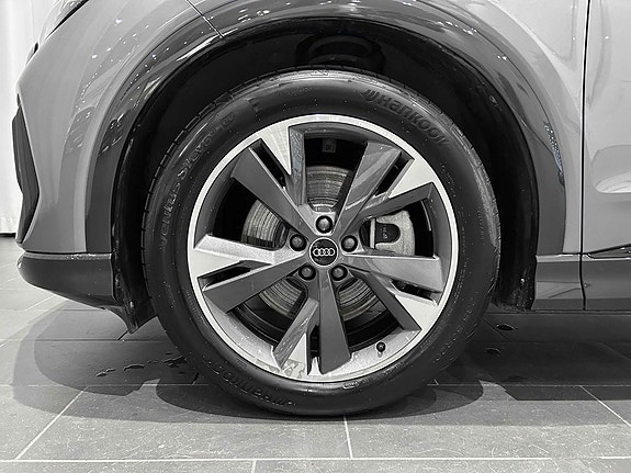 Audi Q4 e-tron 6 of 18