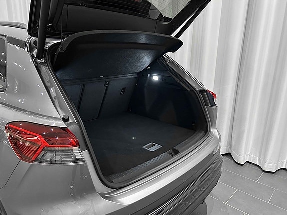 Audi Q4 e-tron 4 of 5