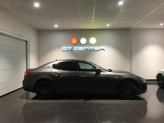 Maserati Ghibli 2 of 5