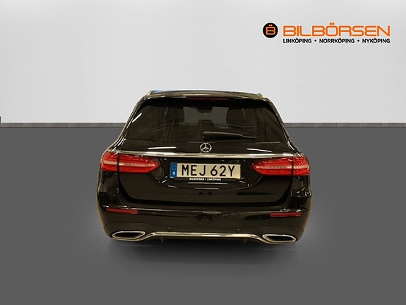 Mercedes-Benz E220 5 of 5