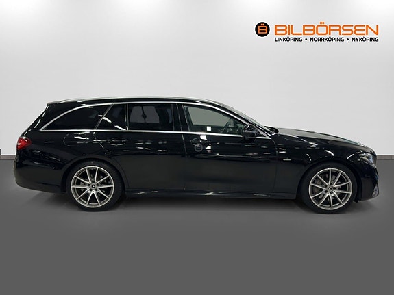 Mercedes-Benz E220 4 of 5