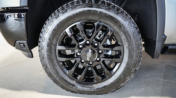 Chevrolet Silverado 2500 13 of 30