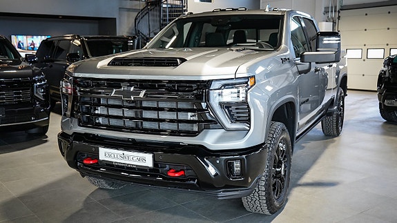 Chevrolet Silverado 2500 2 of 5